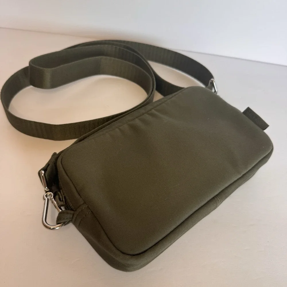 Vera Bradley RFID Convertible Pouch Crossbody in Climbing Ivy Green Olive